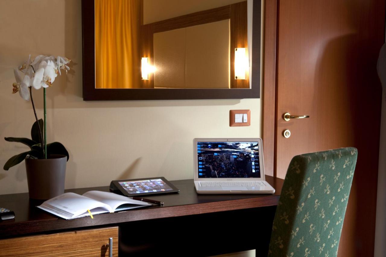 Hotel Ambasciatori เบลลาเรีย-อีเจอา มารีนา ภายนอก รูปภาพ