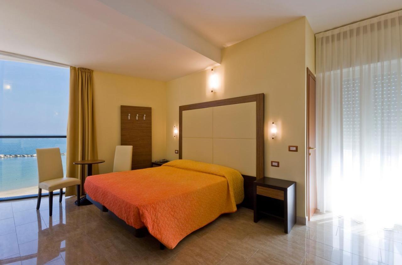 Hotel Ambasciatori เบลลาเรีย-อีเจอา มารีนา ภายนอก รูปภาพ