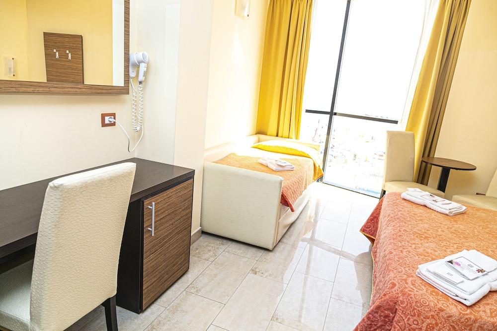 Hotel Ambasciatori เบลลาเรีย-อีเจอา มารีนา ภายนอก รูปภาพ